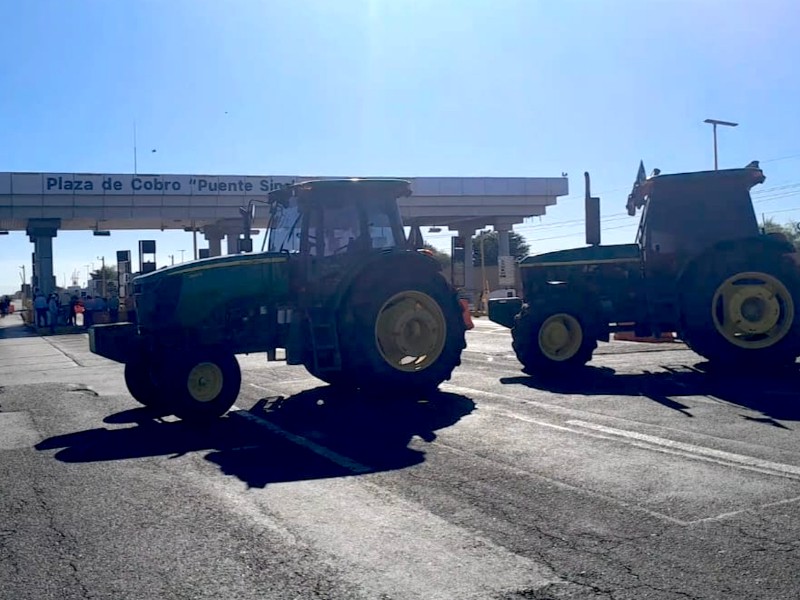 Agricultores endurecen protesta y cierran totalmente caseta en Guasave