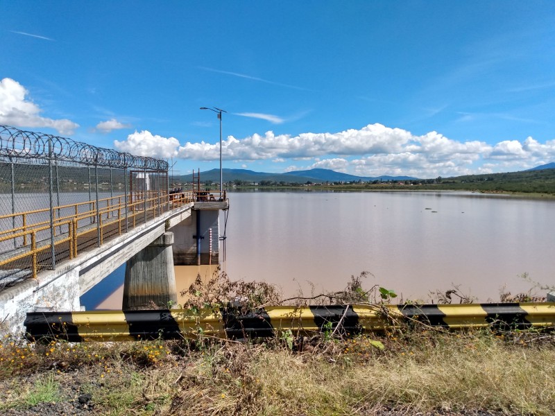 Agricultores piden saneamiento de aguas residuales en Jacona