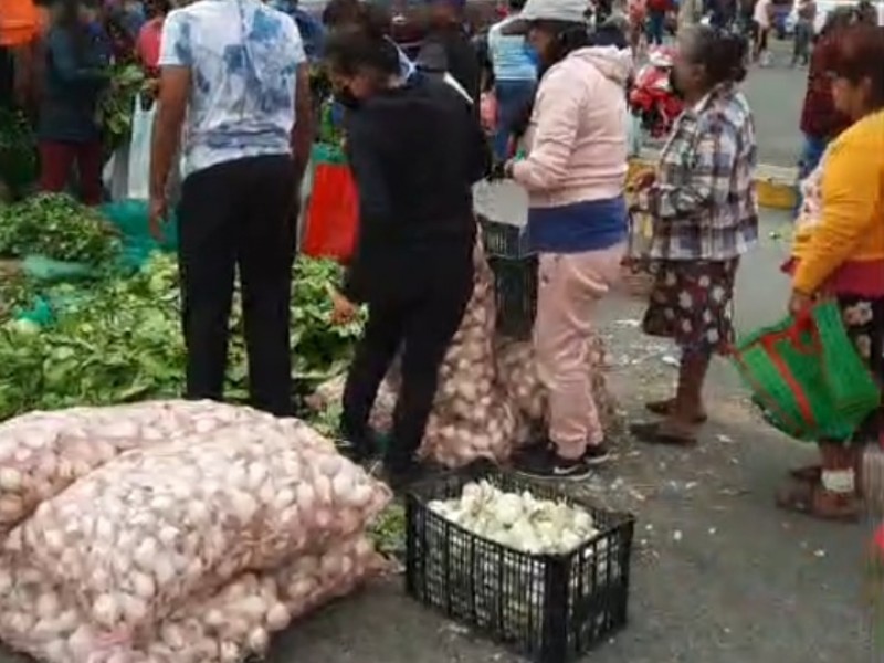 Agricultores poblanos regalan sus productos a familias de Tierra Blanca