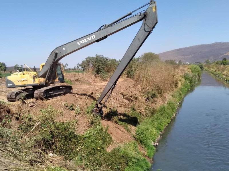 Agricultores preocupados por contaminación en canales de riego