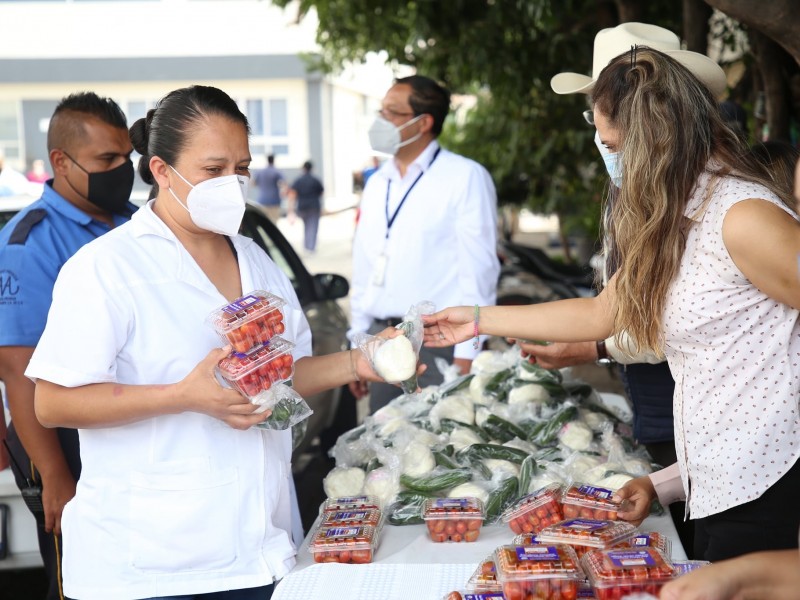 Agricultores y ganaderos queretanos agradecen labor del personal hospitalario