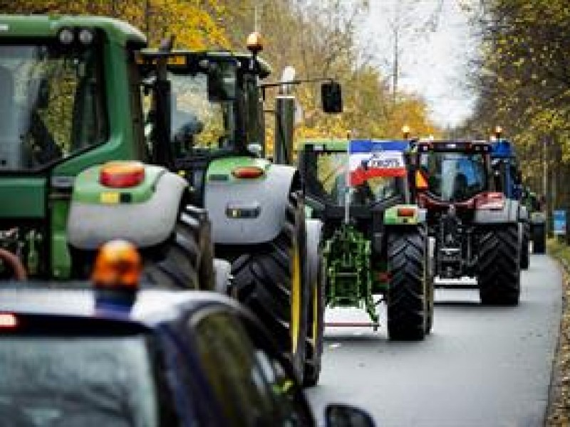 Agricultores  y granjeros mantienen protestas en países bajos.