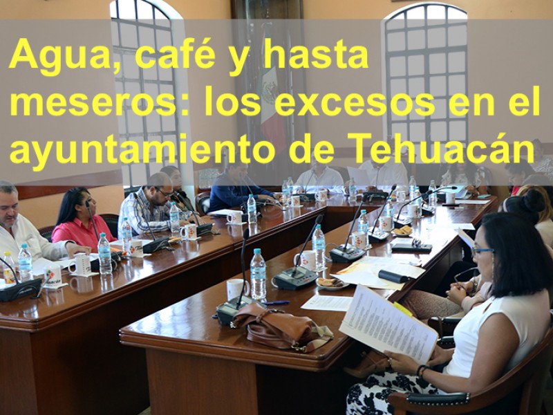 Agua, café y meseros: los excesos del ayuntamiento