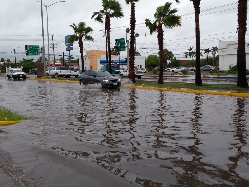 Agua entra a los hogares:vecino Jardines de Valle