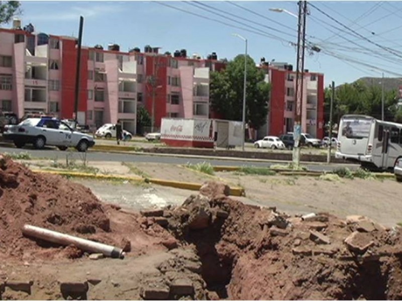 Aguas negras contaminan agua potable en colonia Gavilanes