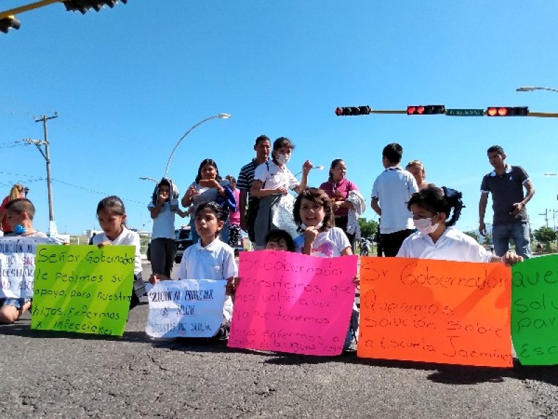 Aguas negras enfermaron a niños en primaria