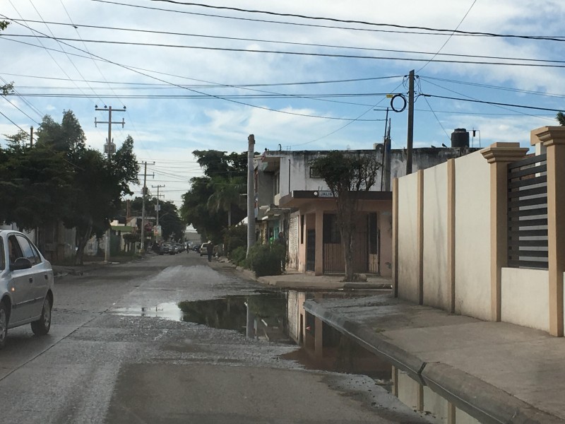 Aguas negras inundan la colonia San Francisco