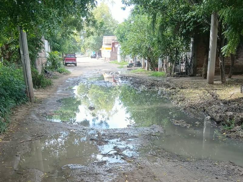 Aguas negras invaden calles de San José de Palos Blancos