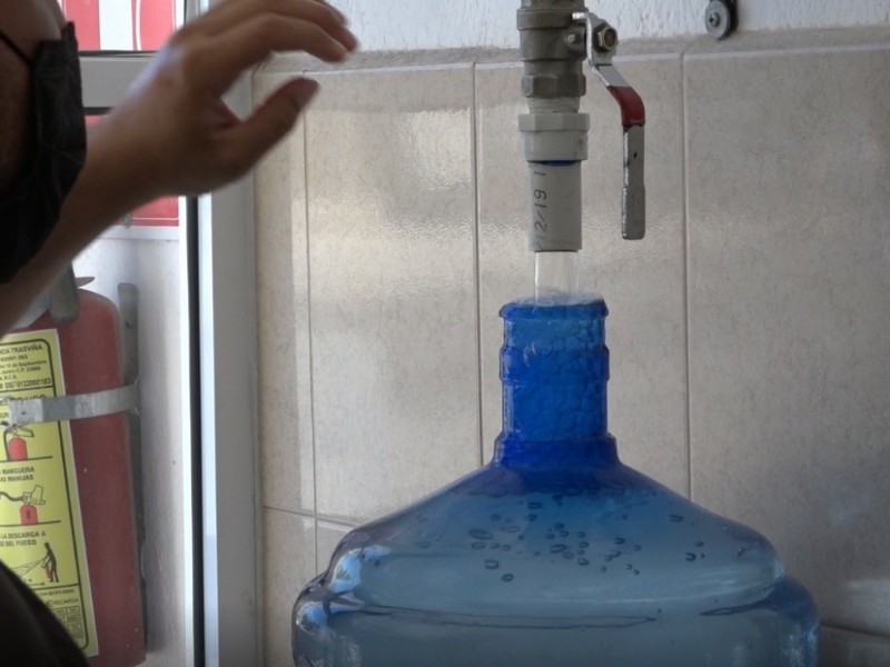 Aguas purificadoras se ven afectadas por desabasto de agua