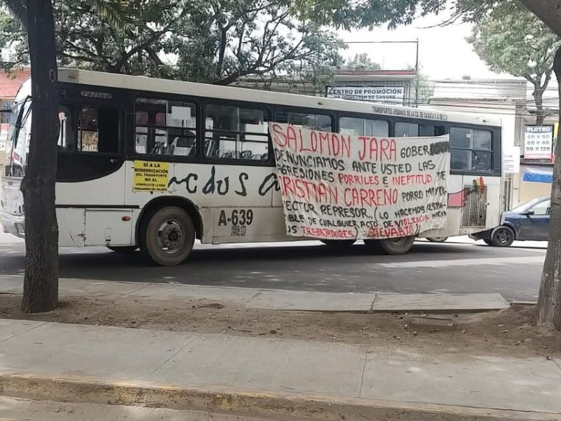 Agudizan protestas sindicalizados de la UABJO, realizan bloqueo