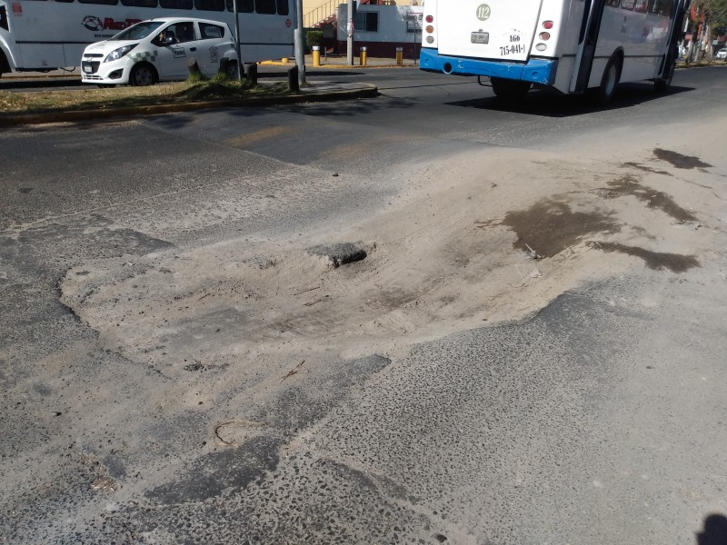 Agujero crece cada día más en Avenida de los Gobernadores