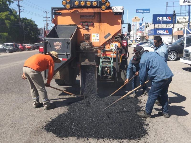 Ahome reforzará bacheo con nuevas cuadrillas y la reactivación de máquina bacheadora