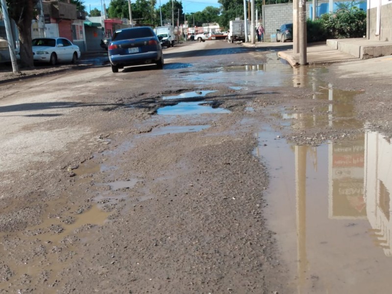 Ahomenses exigen reparación de carreteras