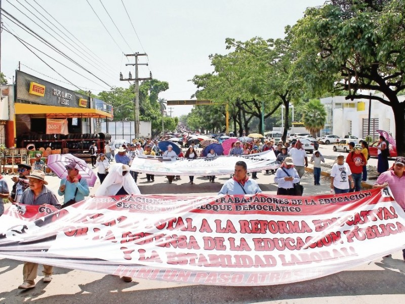 Ahorro millonario al reducir 60% docentes comisionados