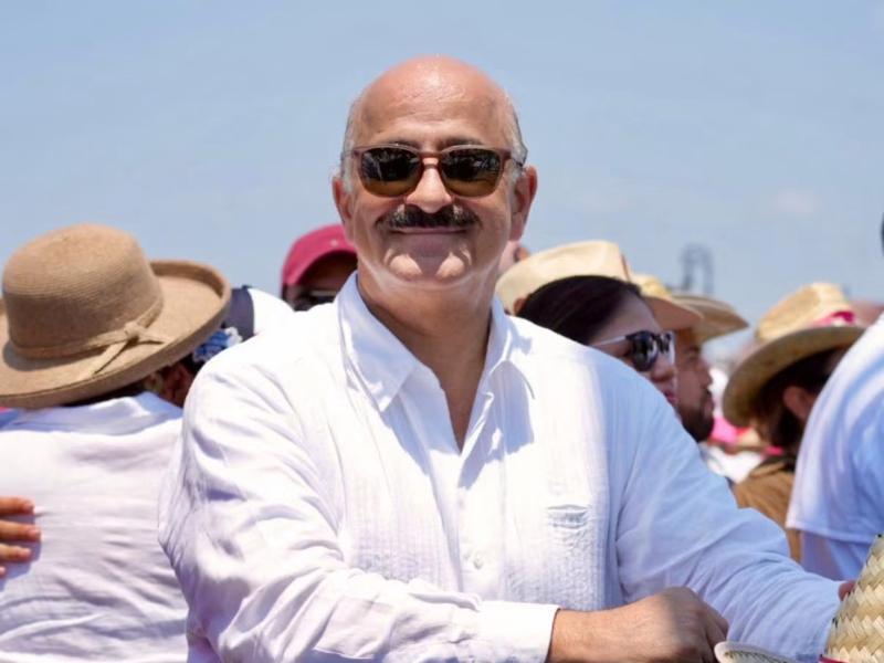 Ahued advierte riesgos del poder: “Te idiotiza y te vuelve loco”