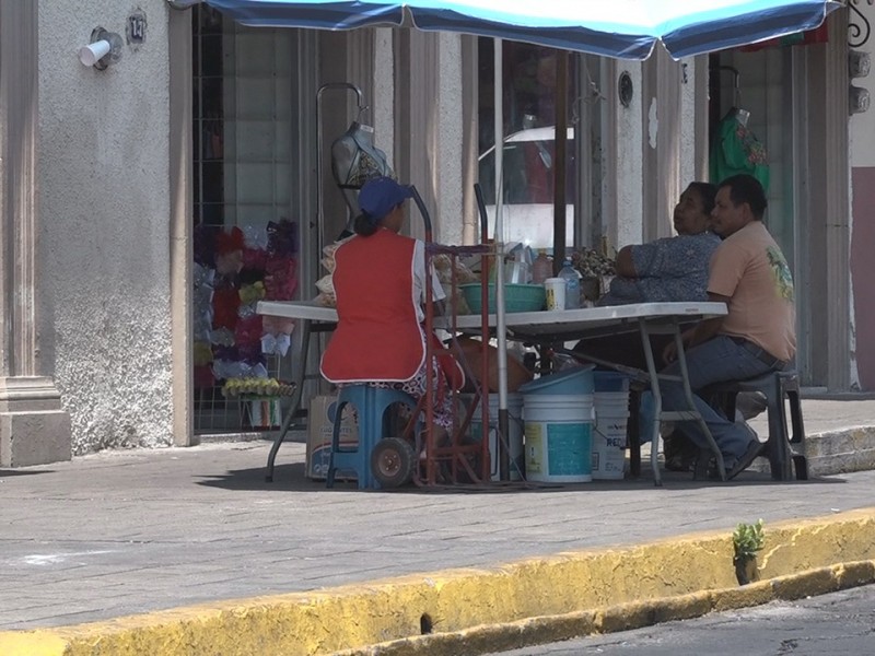 Aislamiento social afecta a comerciantes ambulantes del Centro de Colima