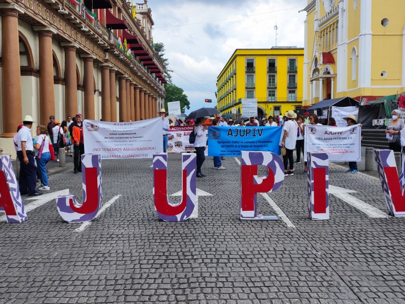 AJUPIV amaga con bloquear centro de Xalapa por 12 horas