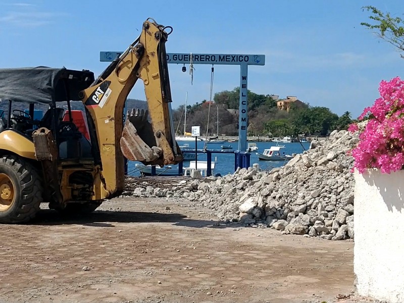 Al 50% demolición del muelle Principal