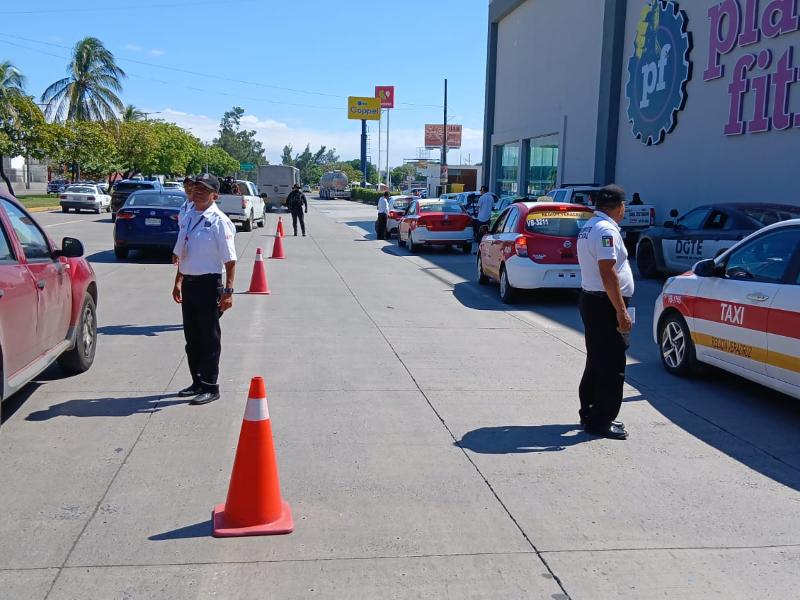 ¡Al corralón! Transporte Público asegura taxis y camiones por irregularidades