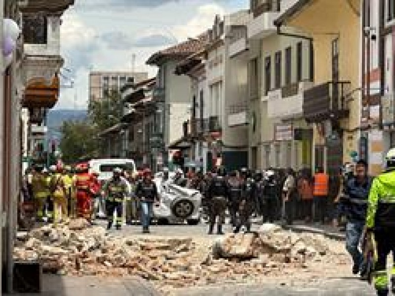 Al menos, 13 muertos por sismo de 6.5 en Ecuador
