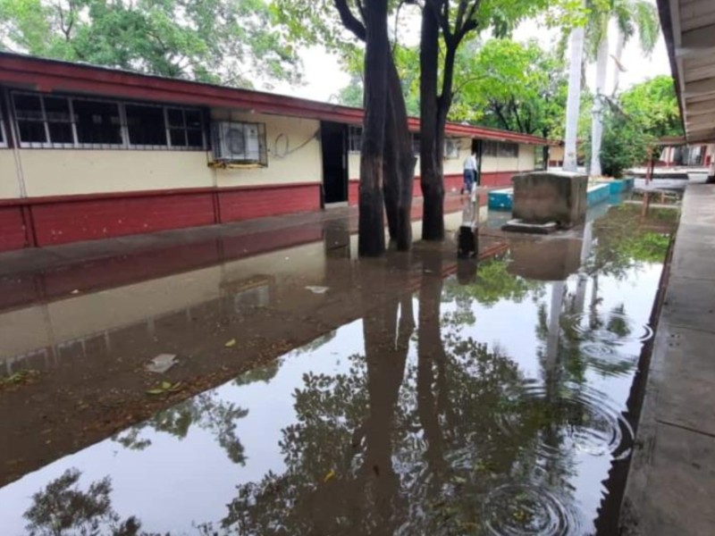 Al menos 18 planteles sufrieron afectaciones por lluvias en Guasave