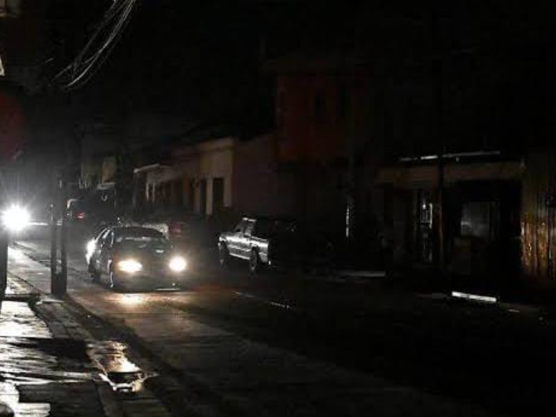 Al menos 25 colonias presentan cortes de energía eléctrica