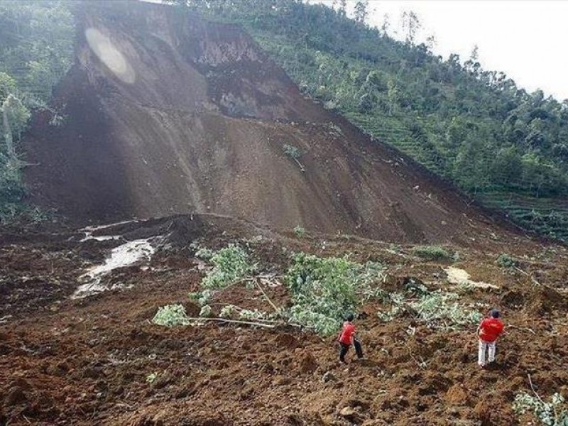 Al menos 4 muertos tras deslizamiento de tierra en India