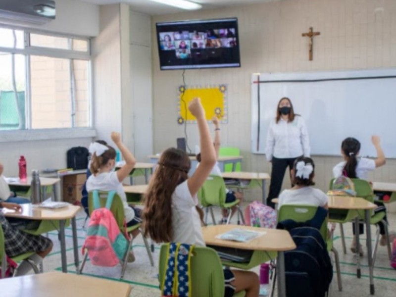 Al menos tres maestros presentan COVID-19 en escuelas privadas