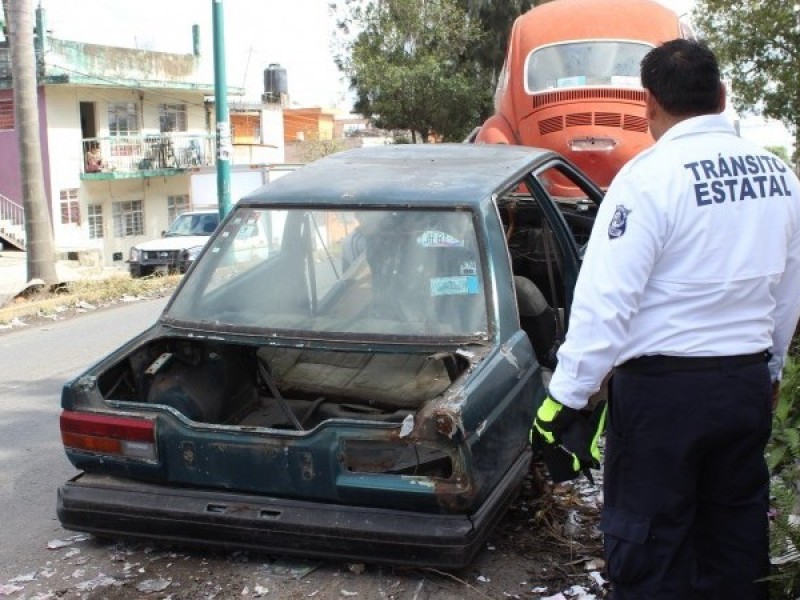 Al mes retiran en Tuxpan 15  “autos maceta”