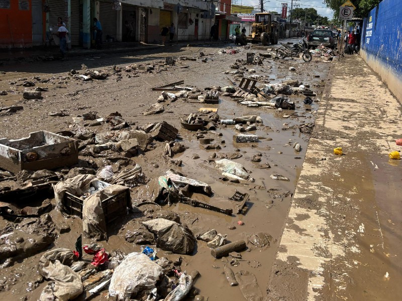 Álamo enfrenta daños mientras llega apoyo