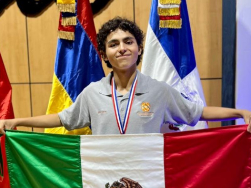 Alán Flores triunfa en Olimpiada Centroamericana de Física