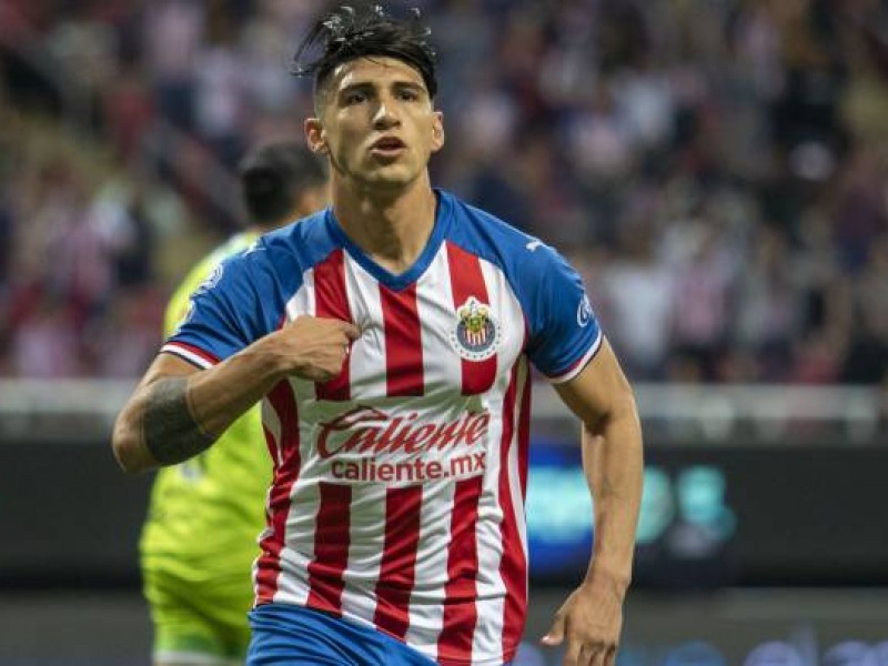 Alan Pulido no continuará con Chivas