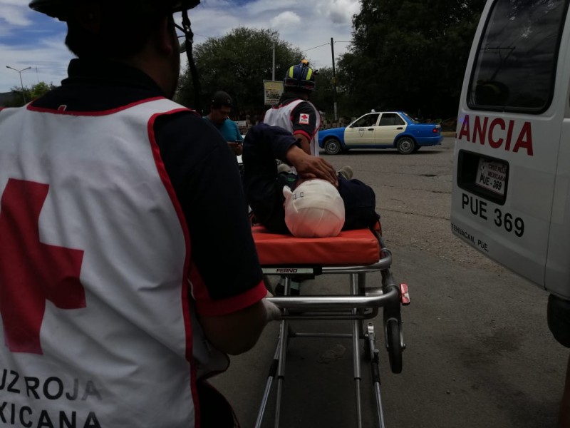 Reportan grave a albañil atropellado