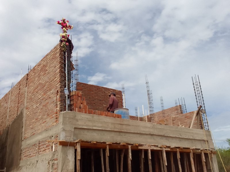 Albañiles celebran Día de la Santa Cruz