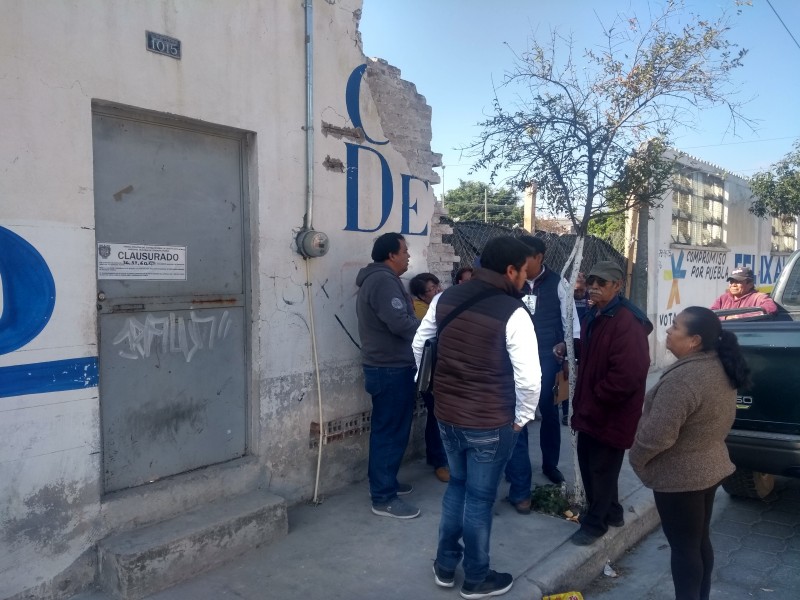 Albañiles entran en obra clausurada y provocan conflicto