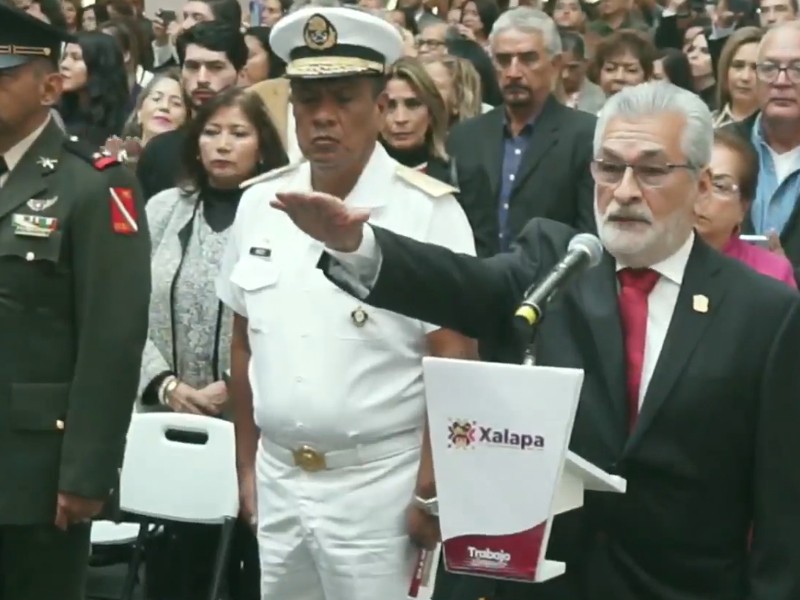 Alberto Islas toma protesta como presidente municipal suplente de Xalapa