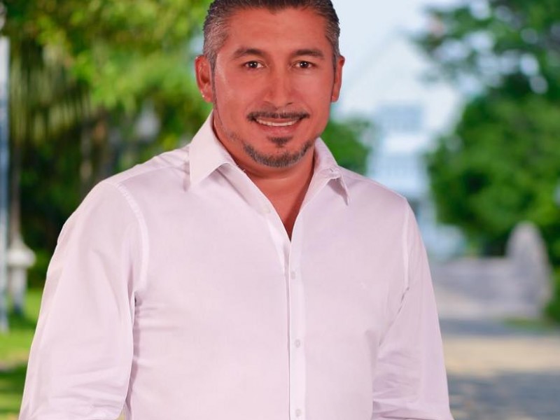 Alcalde de Ahuacatlán, alcoholizado, irrumpió en casa de mujeres