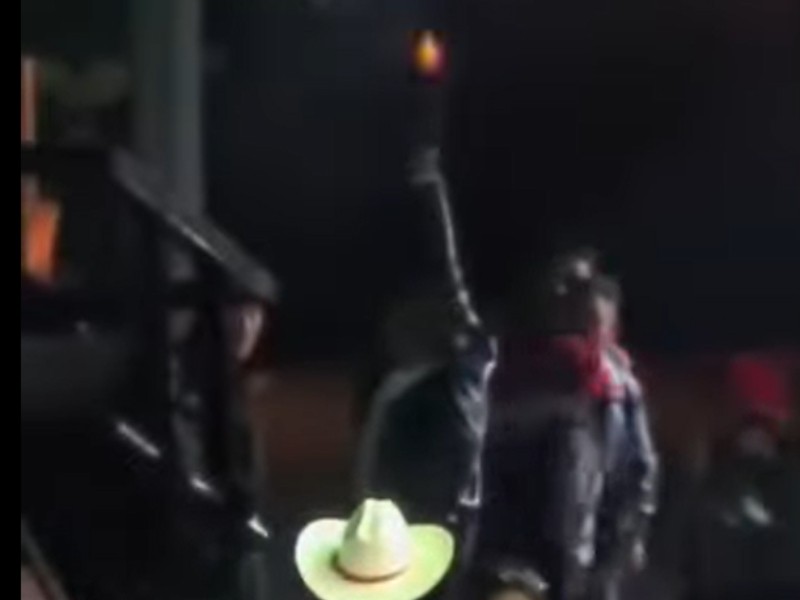Alcalde de Aquila disparó al aire durante celebración del grito