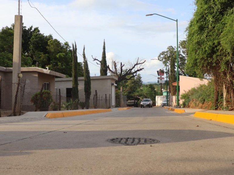 Alcalde de Badiraguato entrega calle pavimentada