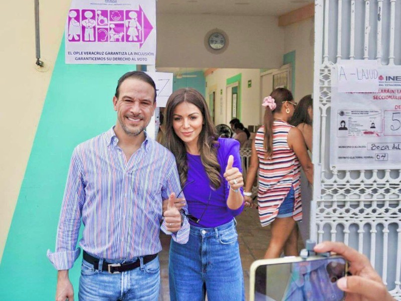 Alcalde de Boca del Río participa en la jornada electoral