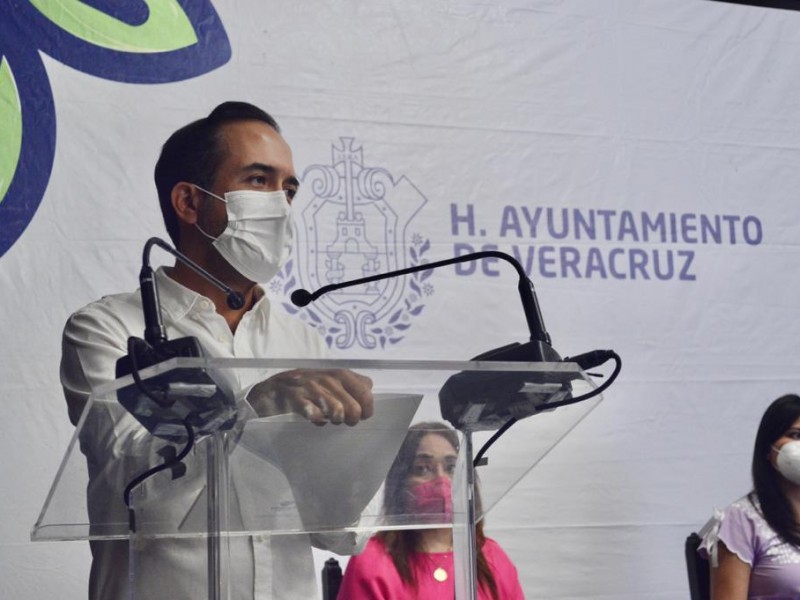 Alcalde de Veracruz exige a gobierno atender falta de medicamentos