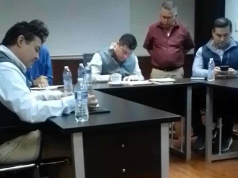 Alcalde establece acuerdos con habitantes del Valle de El Carrizo