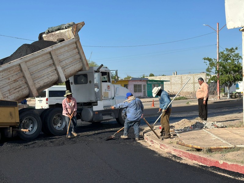 Alcalde Luis Fuentes Aguilar supervisa trabajos de recarpeteo