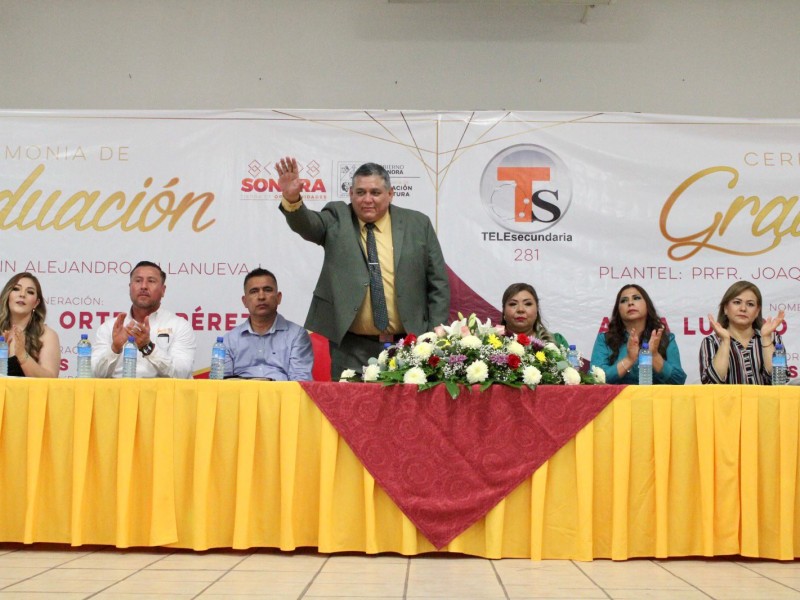 Alcalde Luis Fuentes apadrina a la Generación 2020-2023 Telesecundaria 281