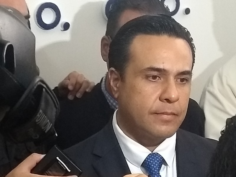 Alcalde paga de su bolsillo viajes en helicóptero