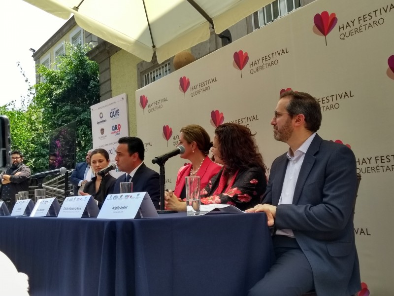 Alcalde presenta Hay Festival en embajada británica