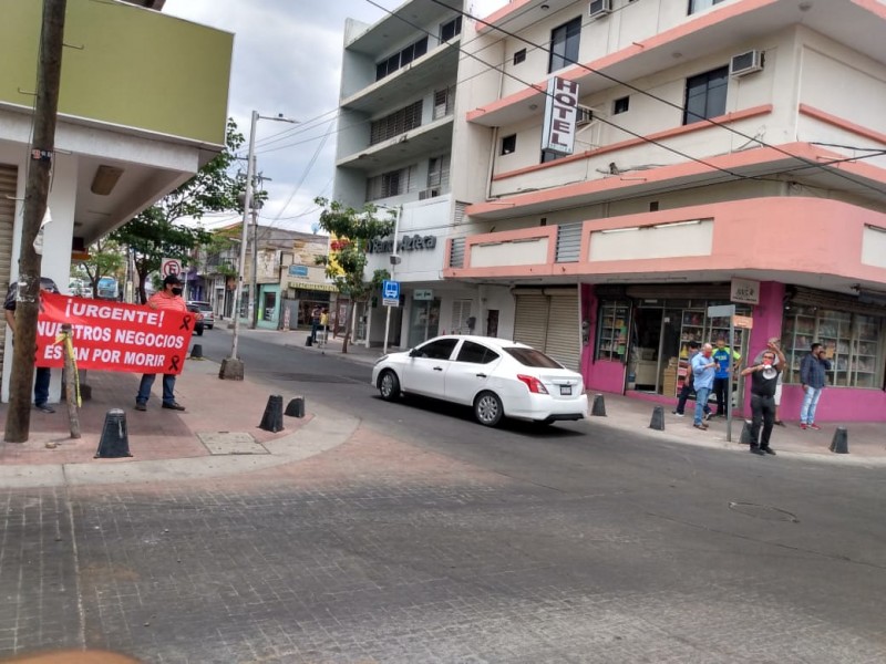 Alcalde quiere matar los negocios del centro, acusan comerciantes