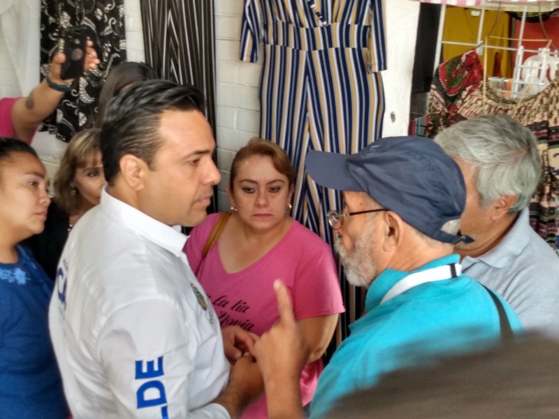 Alcalde recorre mercado de La Cruz