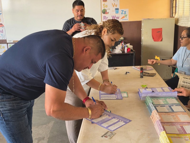 Alcalde Yovanni Martínez Manera vota en jornada del Poder Judicial