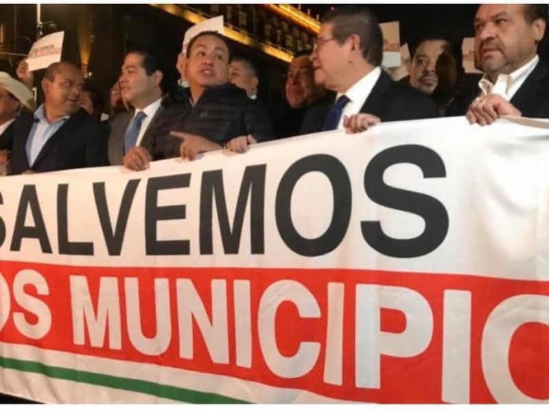 Alcaldes se manifestaron en Palacio Nacional